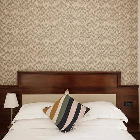 Glam Luxury Hotel