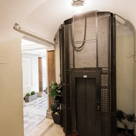 Glam Luxury Hotel