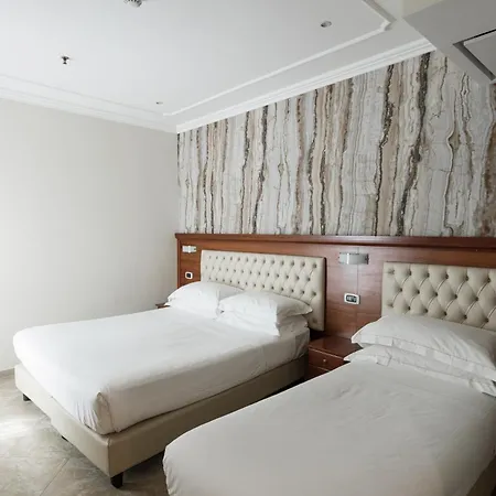 Esposizione Luxury Hotel 3*