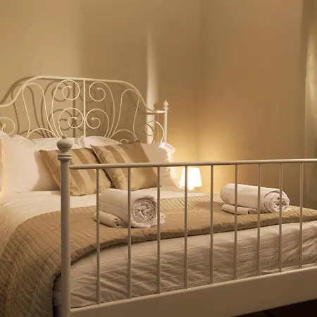 Un Attimo A Bed & Breakfast
