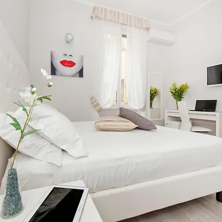 B&B White Colosseo 2*