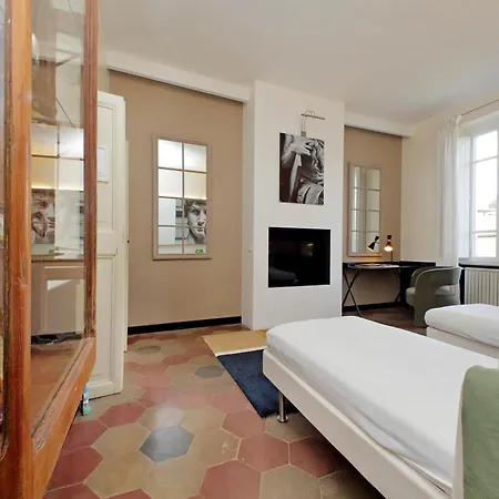 Michelangelo Charmsuite