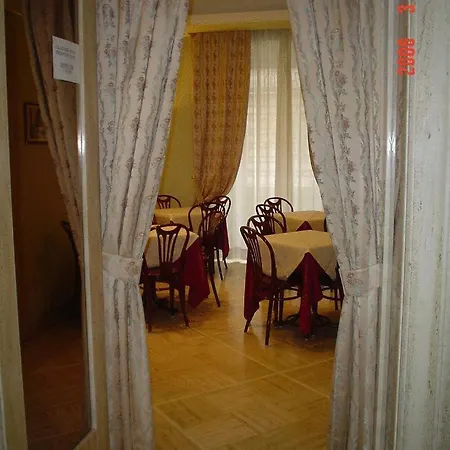 Hotel Dina 3*