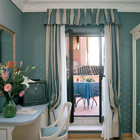 Hotel La Lumiere Di Piazza Di Spagna 3*