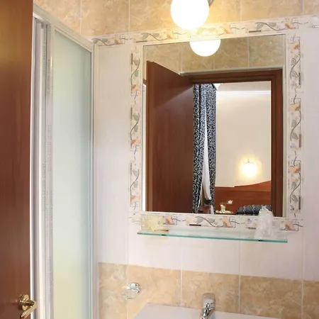 Hotel Chicago 2*