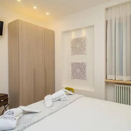 Apartment Many Days *