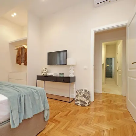 Apartment Ych-casa Bella- Luxury Near Piazza Venezia