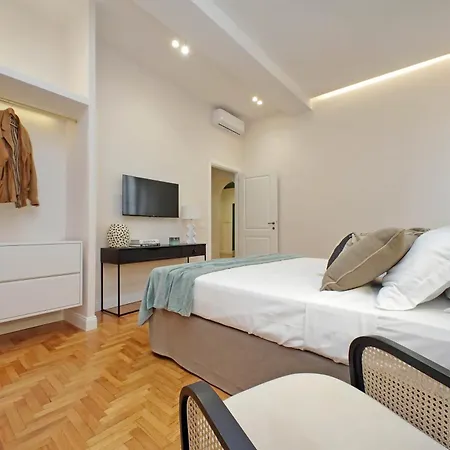 Apartment Ych-casa Bella- Luxury Near Piazza Venezia Rome