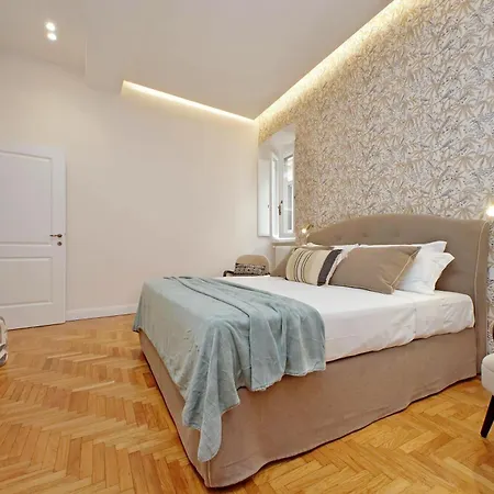 Apartment Ych-casa Bella- Luxury Near Piazza Venezia