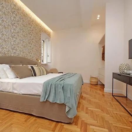 Apartment Ych-casa Bella- Luxury Near Piazza Venezia