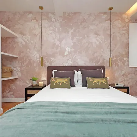 Apartment Ych-casa Bella- Luxury Near Piazza Venezia Rome