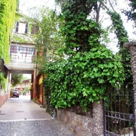 拉坎达波尔格酒店 2*