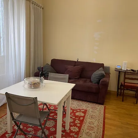In 2 Apartment