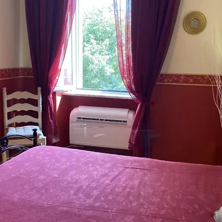 Apartment Domus Annia Guest House, The Amazing Colosseum Rome