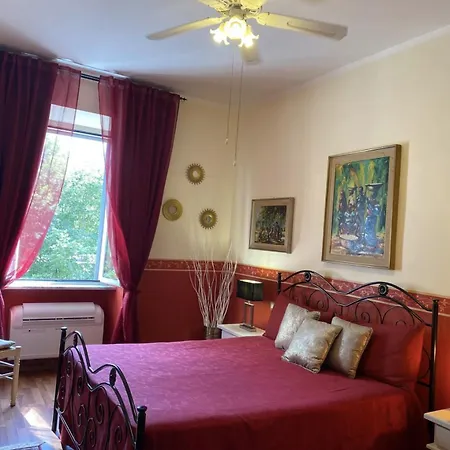 Domus Annia Guest House, The Amazing Colosseum *