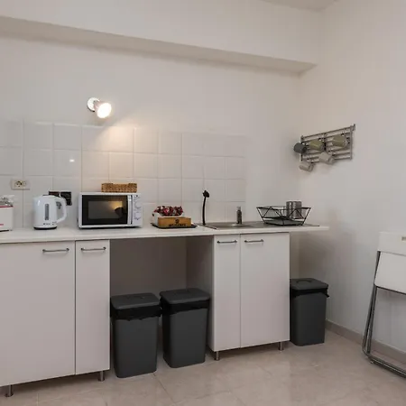 Travelershome 170 Station Street Nocleg ze śniadaniem Ciampino