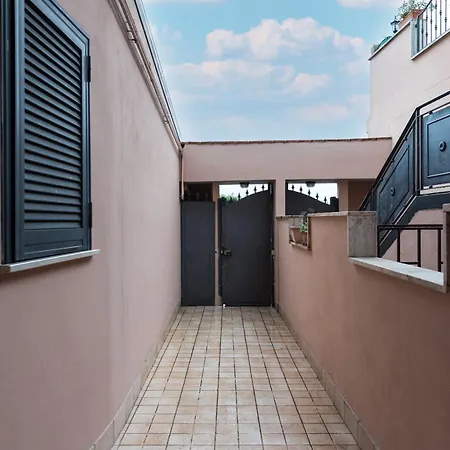 Travelershome 170 Station Street Nocleg ze śniadaniem Ciampino