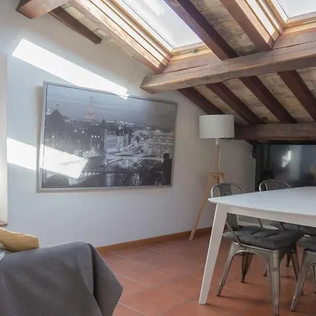 Domus Tempio Deluxe, Centro Apartment