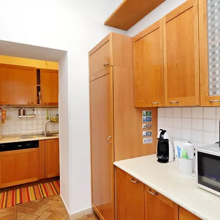 Piazza Mattei Elegant | Romeloft Apartment