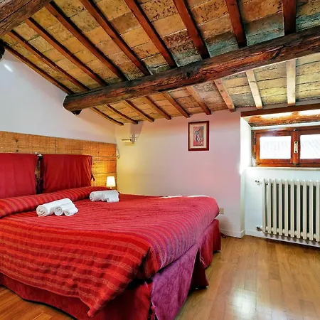 Piazza Mattei Elegant | Romeloft Apartment Rome