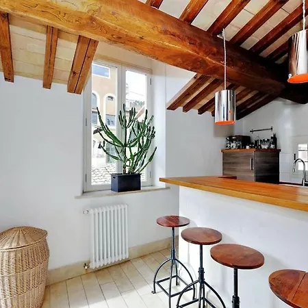 Pantheon Stylish Attic Apartment *