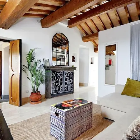 Pantheon Stylish Attic * Rome
