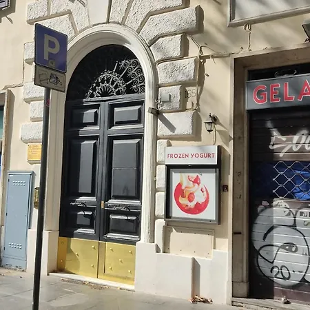 Merulana: A Due Passi Dal Colosseo Apartment Rome
