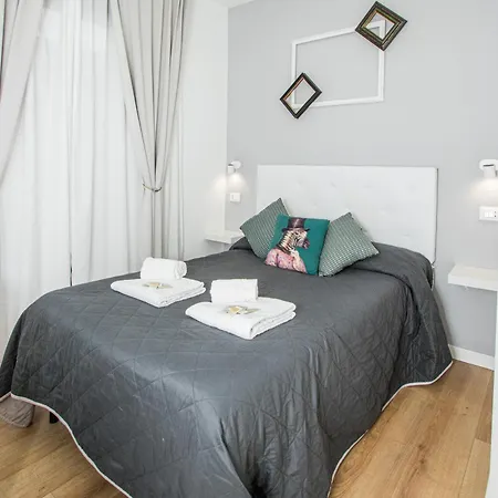 23 Guest house *