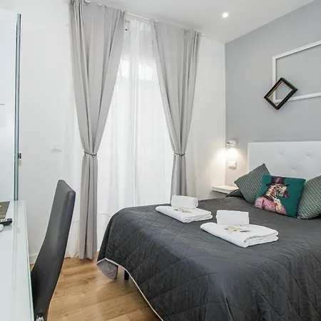 23 Guest house *