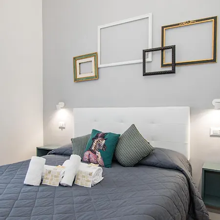 23 Guest house *