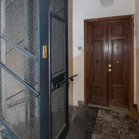 23 Guest house *