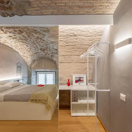 Iflat Glass And Stone Loft Apartment