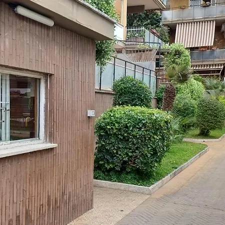 Con Giardino Via Silvestri Apartamento *