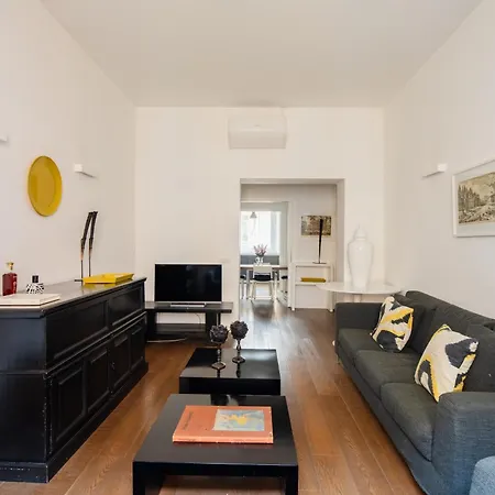 2 Bedrooms Flat Near Via Veneto Apartment *