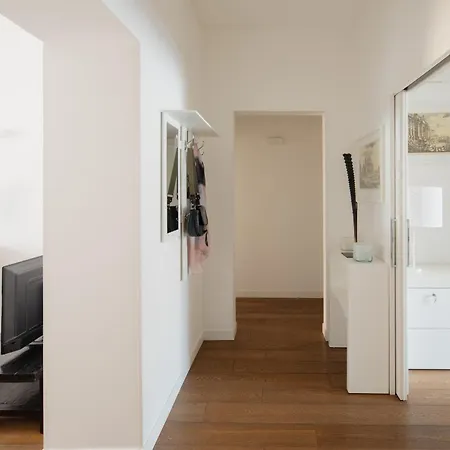 2 Bedrooms Flat Near Via Veneto Apartment