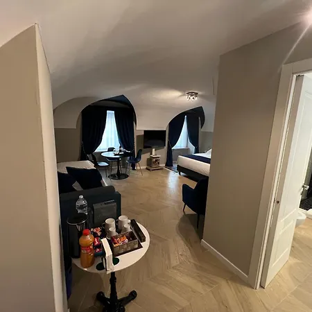 Luxury Blue Suites- Imperial Apartment