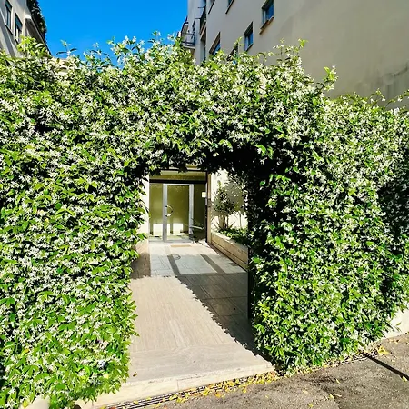 Elegant Bianca Apartment