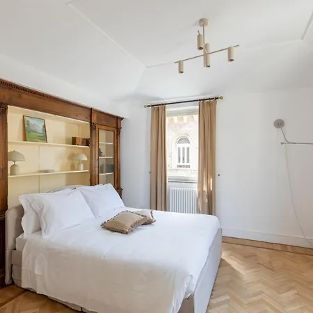 Apartment Iflat Trastevere Stylish 4 Bedroom Penthouse