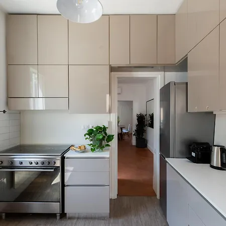 Apartment Iflat Trastevere Stylish 4 Bedroom Penthouse