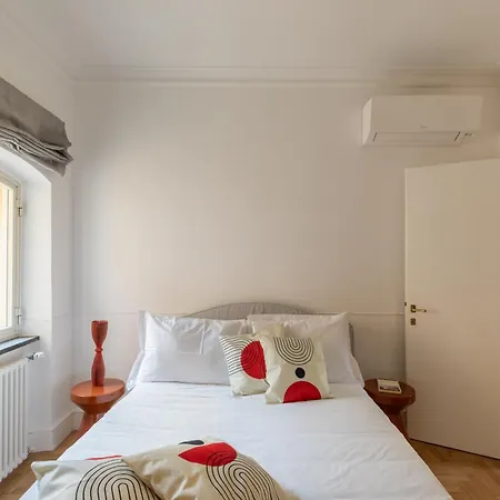 Apartment Iflat Trastevere Stylish 4 Bedroom Penthouse