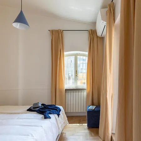 Apartment Iflat Trastevere Stylish 4 Bedroom Penthouse *