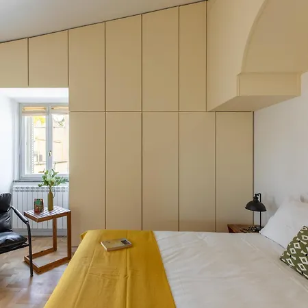 Apartment Iflat Trastevere Stylish 4 Bedroom Penthouse