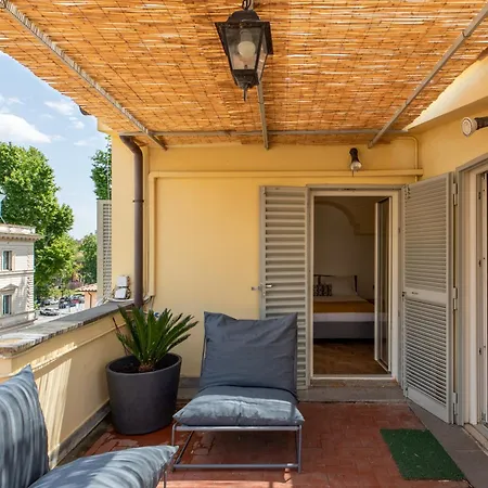Apartment Iflat Trastevere Stylish 4 Bedroom Penthouse