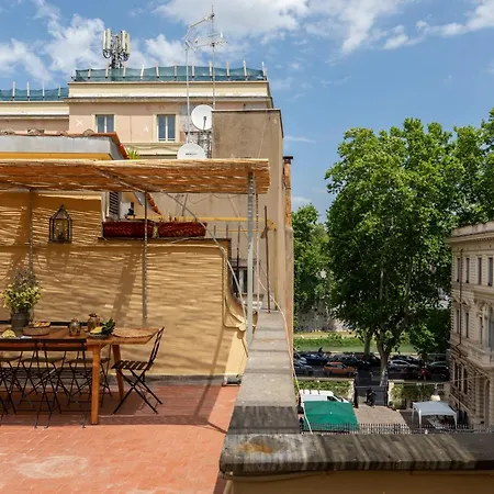 Apartment Iflat Trastevere Stylish 4 Bedroom Penthouse *