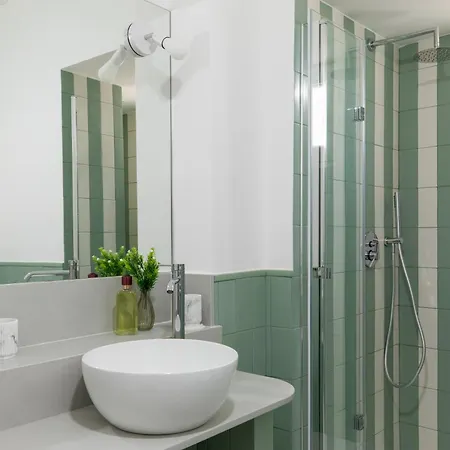 Apartment Iflat Trastevere Stylish 4 Bedroom Penthouse