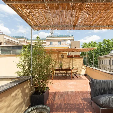 Apartment Iflat Trastevere Stylish 4 Bedroom Penthouse