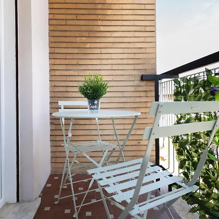 Marconi White Flower House Apartment *