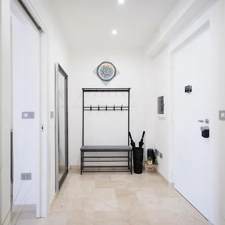 Marconi White Flower House Apartment