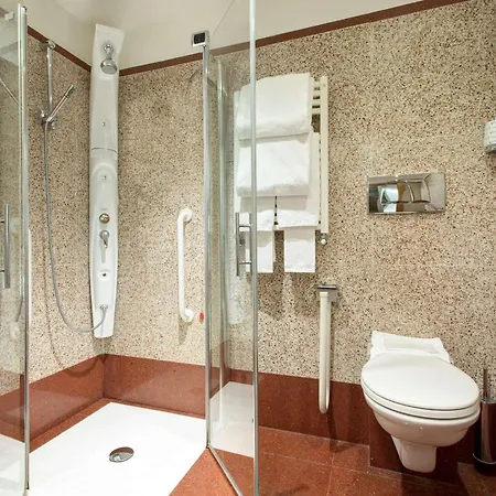 Hilton Garden Claridge Hotel 4*