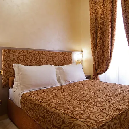 Fellini Hotel 3*